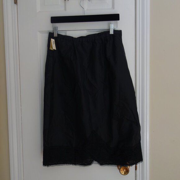 Vtg yet NWT U.S.A. BEVERLY VOGUE Black Half Slip w/ Zipper Lace Rose – Sz 32 - Picture 3 of 7